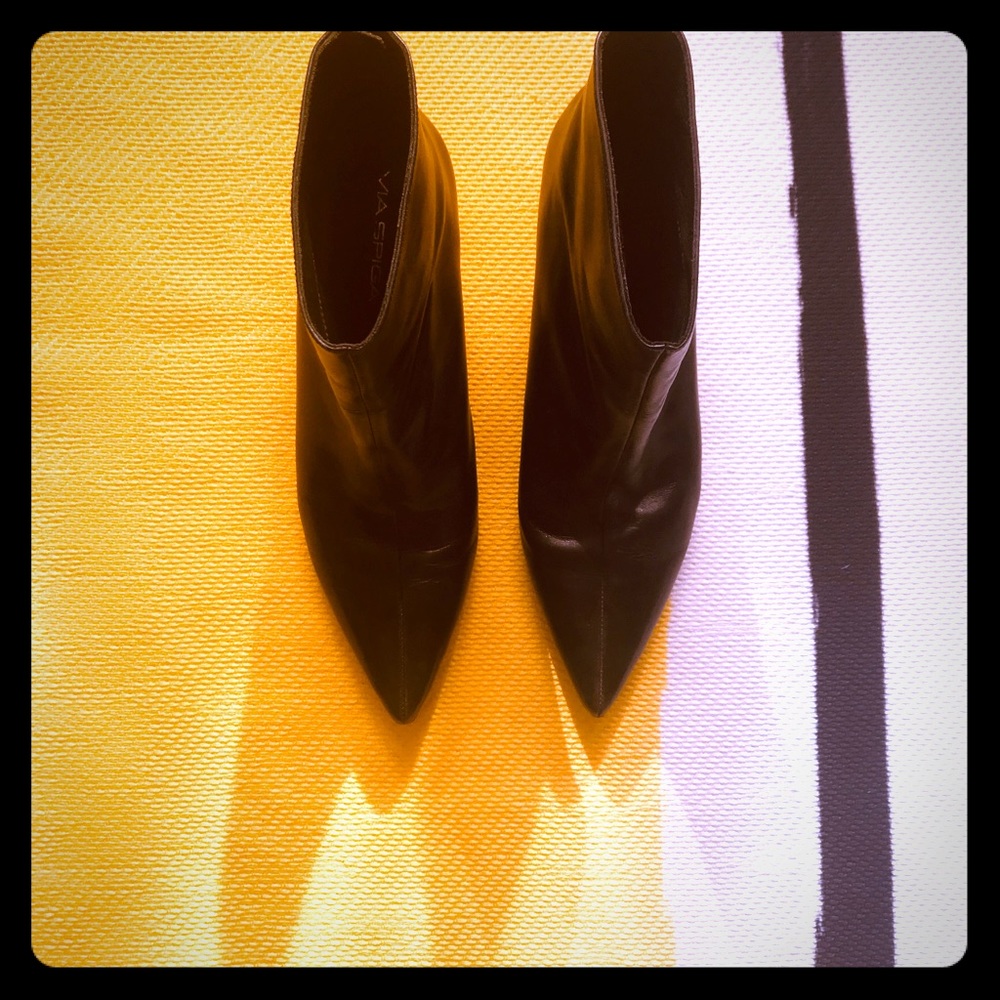 Black Via Spiga Leather above the ankle boots